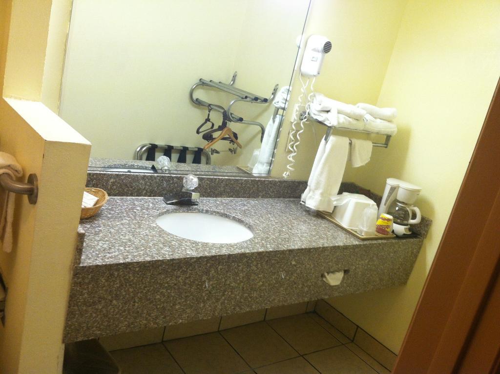 Motel 6 Calera المظهر الخارجي الصورة